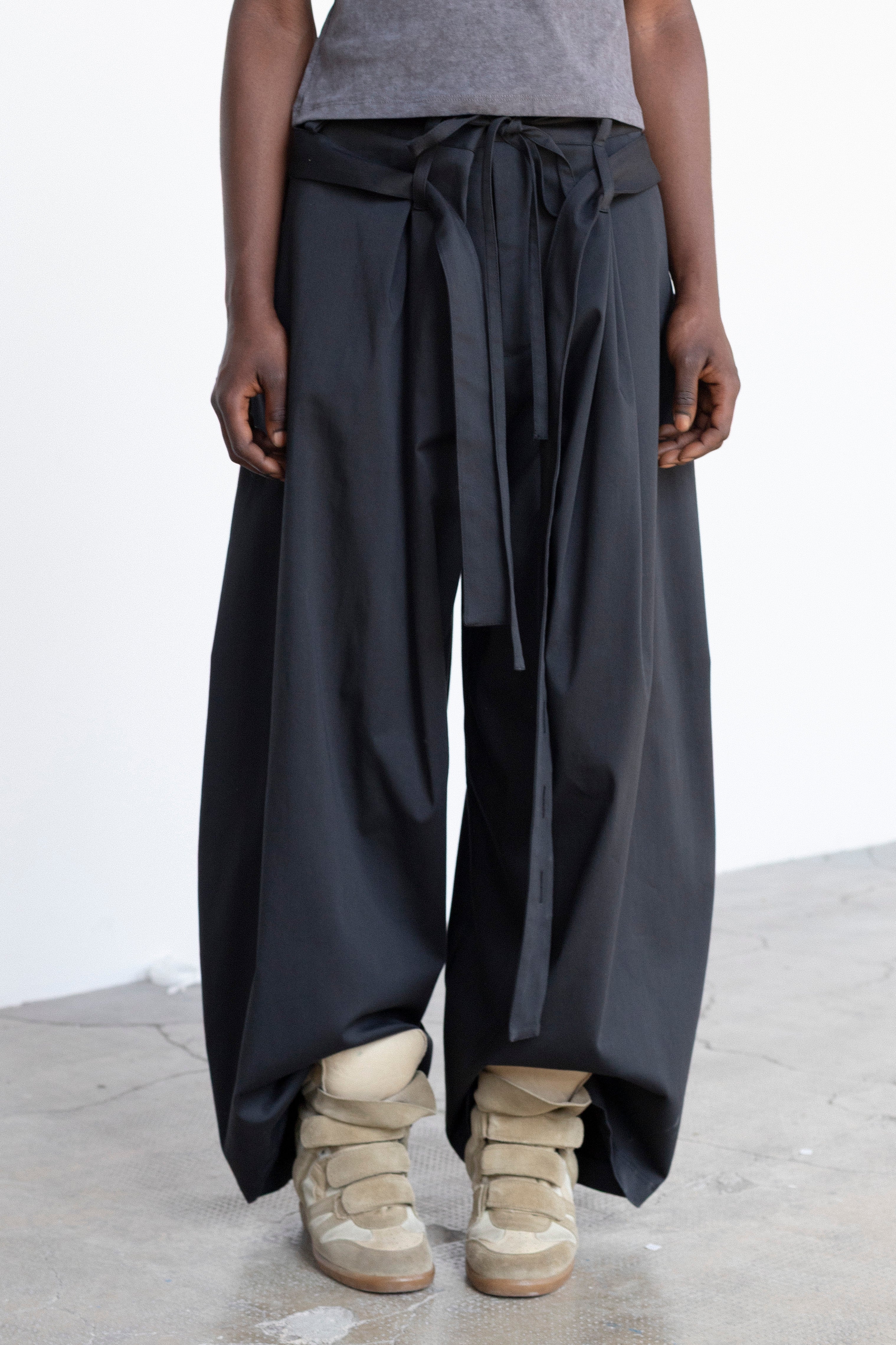 black t2º pants