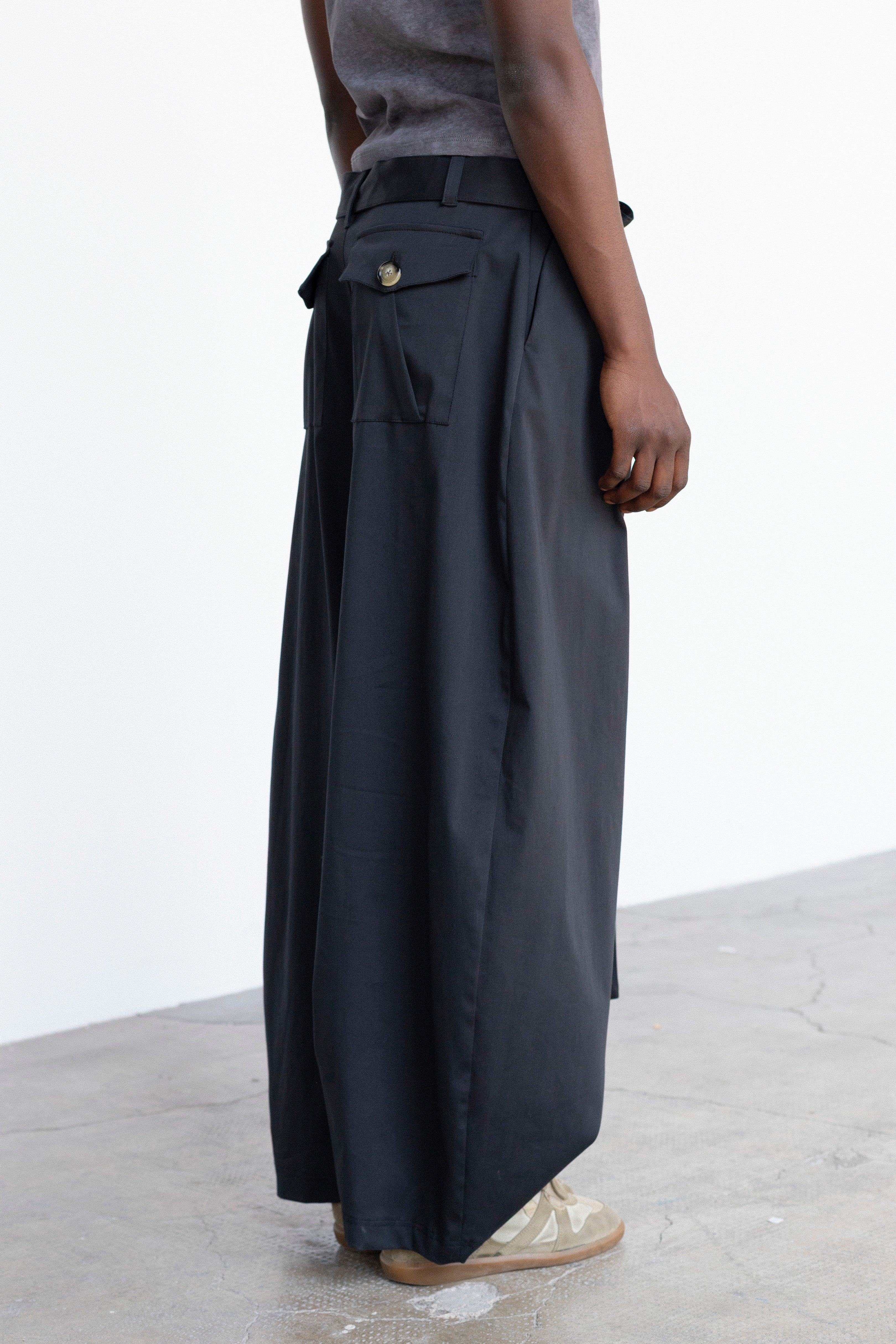 black t2º pants